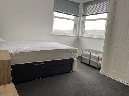 2 bedroom Flat to let in Erskine Street, Stobswell, Dundee, DD4