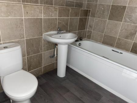 2 bedroom Flat to let in Erskine Street, Stobswell, Dundee, DD4
