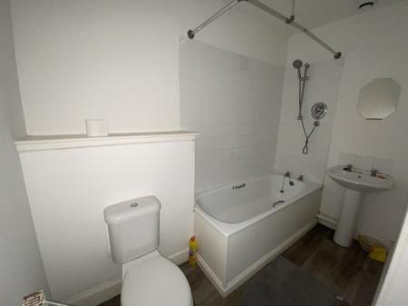 2 bedroom Flat to let in Meadowside, Dundee, DD1