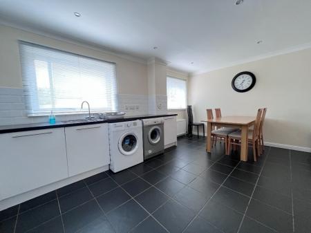 4 bedroom Apartment to let in South Victoria Dock Road, City Quay, Dundee, DD1
