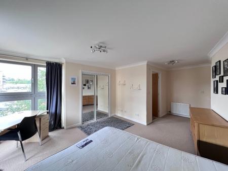4 bedroom Apartment to let in South Victoria Dock Road, City Quay, Dundee, DD1