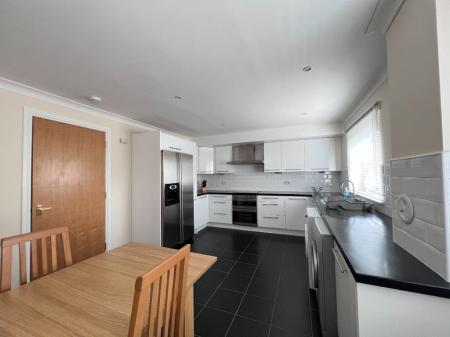 4 bedroom Apartment to let in South Victoria Dock Road, City Quay, Dundee, DD1
