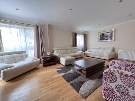 4 bedroom Apartment to let in South Victoria Dock Road, City Quay, Dundee, DD1