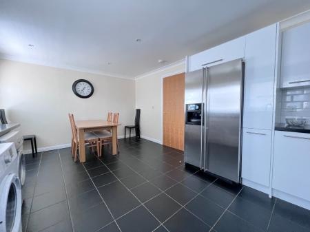 4 bedroom Apartment to let in South Victoria Dock Road, City Quay, Dundee, DD1