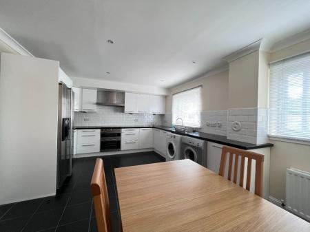 4 bedroom Apartment to let in South Victoria Dock Road, City Quay, Dundee, DD1