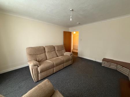 1 bedroom Flat to let in Dens Road, Stobswell, Dundee, DD3