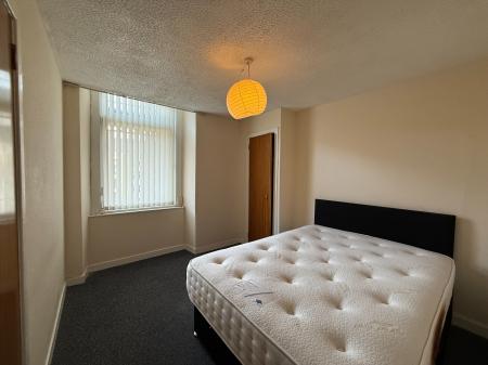 1 bedroom Flat to let in Dens Road, Stobswell, Dundee, DD3