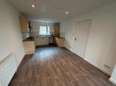4 bedroom Town house to let in Craigie Street, Stobswell, Dundee, DD4
