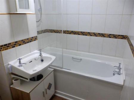 2 bedroom Flat to let in Atholl Street, Lochee West, Dundee, DD2