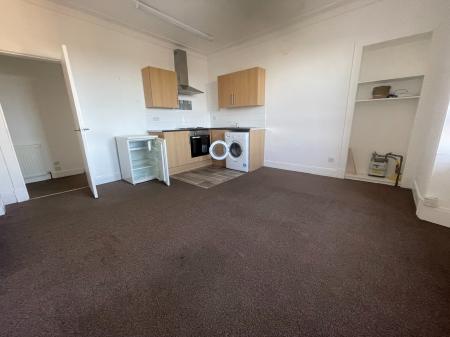 2 bedroom Flat to let in Court Street, Dundee, DD3