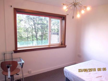 2 bedroom Flat to let in Forth Crescent, Menzieshill, Dundee, DD2