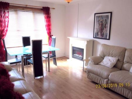 2 bedroom Flat to let in Forth Crescent, Menzieshill, Dundee, DD2