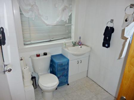 2 bedroom Flat to let in Forth Crescent, Menzieshill, Dundee, DD2