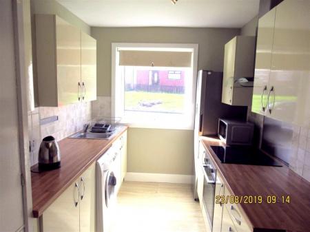 2 bedroom Flat to let in Forth Crescent, Menzieshill, Dundee, DD2