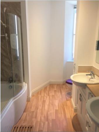 2 bedroom Flat to let in Nethergate, West End, Dundee, DD1