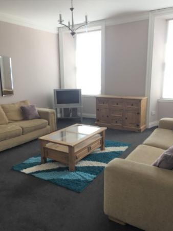 2 bedroom Flat to let in Nethergate, West End, Dundee, DD1