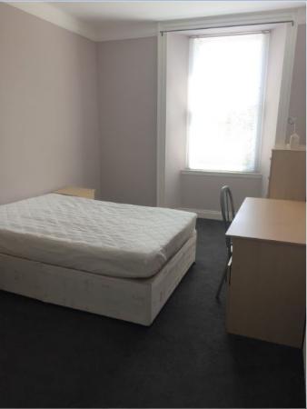 2 bedroom Flat to let in Nethergate, West End, Dundee, DD1
