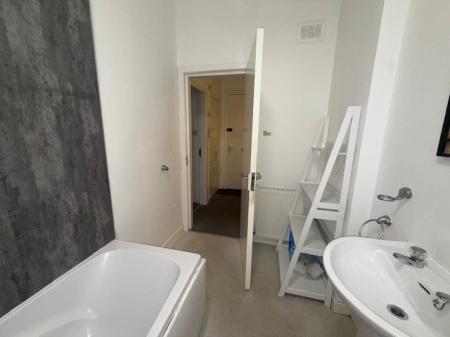 2 bedroom Flat to let in Perth Road, City Centre, Dundee, DD1