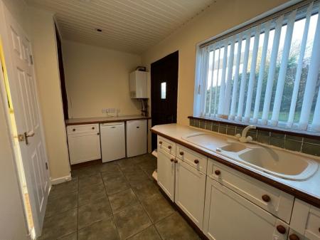 3 bedroom Terraced House to let in Earn Crescent, Menzieshill, Dundee, DD2