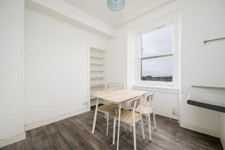 2 bedroom Flat to let in Union Place, West End, Dundee, DD2