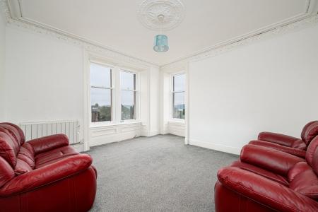 2 bedroom Flat to let in Union Place, West End, Dundee, DD2