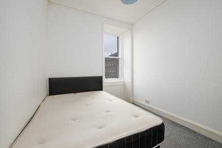 2 bedroom Flat to let in Union Place, West End, Dundee, DD2