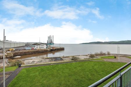 2 bedroom Flat to let in South Victoria Dock Road, City Quay, Dundee, DD1