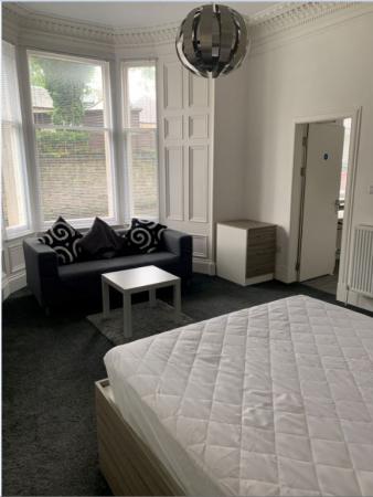 1 bedroom Studio flat to let in Roseangle, West End, Dundee, DD1