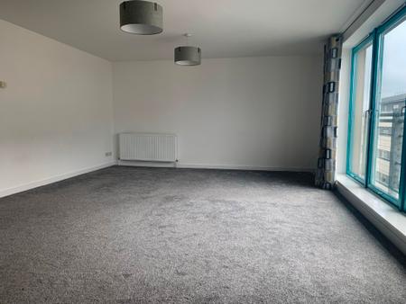 2 bedroom Flat to let in Panmure Court, City Quay, Dundee, DD1