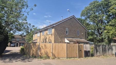 Longbrooke, Houghton Regis, LU5