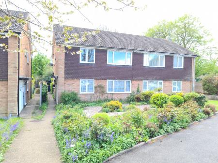 2 bedroom Maisonette to let in Cookfield Close, Dunstable, LU6