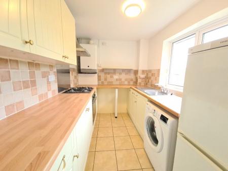 2 bedroom Maisonette to let in Cookfield Close, Dunstable, LU6
