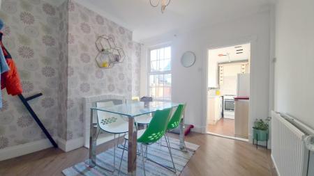 2 bedroom Terraced House to let in Victoria Street, Dunstable, LU6