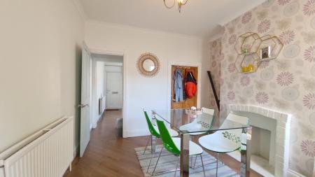 2 bedroom Terraced House to let in Victoria Street, Dunstable, LU6