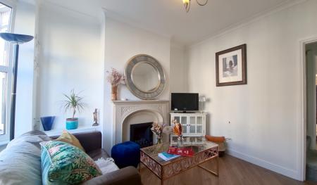 2 bedroom Terraced House to let in Victoria Street, Dunstable, LU6