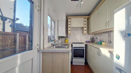 2 bedroom Terraced House to let in Victoria Street, Dunstable, LU6