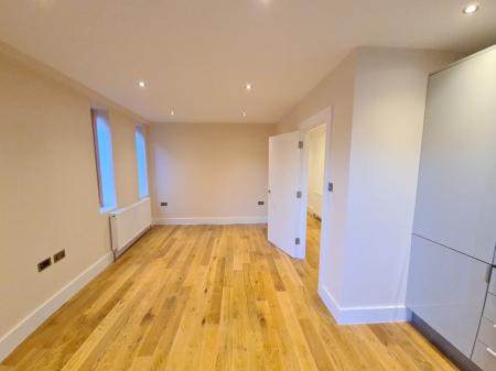 1 bedroom Flat to let in High Street South, Dunstable, LU6