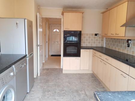 3 bedroom Terraced House to let in Elm Park Close, Houghton Regis, LU5