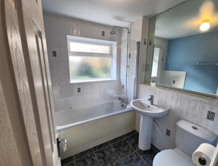 2 bedroom End of terrace house to let in Halleys Way, Houghton Regis, LU5