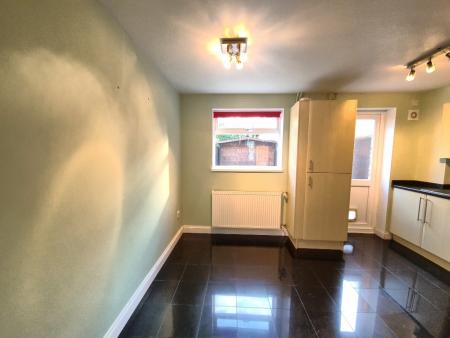 2 bedroom End of terrace house to let in Halleys Way, Houghton Regis, LU5