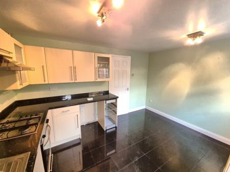 2 bedroom End of terrace house to let in Halleys Way, Houghton Regis, LU5