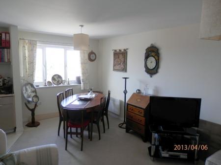 2 bedroom Flat to let in Kiln Way, Dunstable, LU5