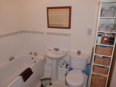 2 bedroom Flat to let in Kiln Way, Dunstable, LU5