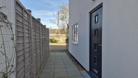 3 bedroom Detached house to let in Chiltern Road, Dunstable, LU6