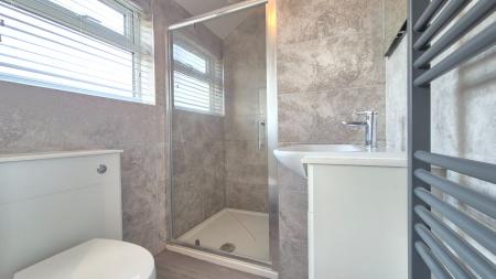 3 bedroom Detached house to let in Chiltern Road, Dunstable, LU6