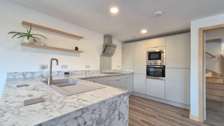 3 bedroom Detached house to let in Chiltern Road, Dunstable, LU6