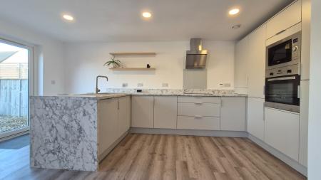 3 bedroom Detached house to let in Chiltern Road, Dunstable, LU6