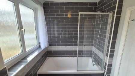 2 bedroom Maisonette to let in Oakwell Close, Dunstable, LU6