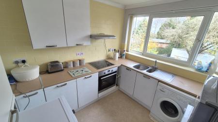 2 bedroom Maisonette to let in Oakwell Close, Dunstable, LU6