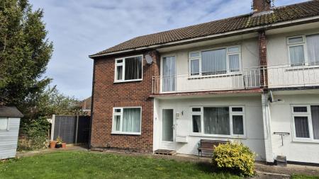 2 bedroom Maisonette to let in Oakwell Close, Dunstable, LU6